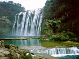 黄果树天气预报15天（下雨建议去黄果树瀑布吗）